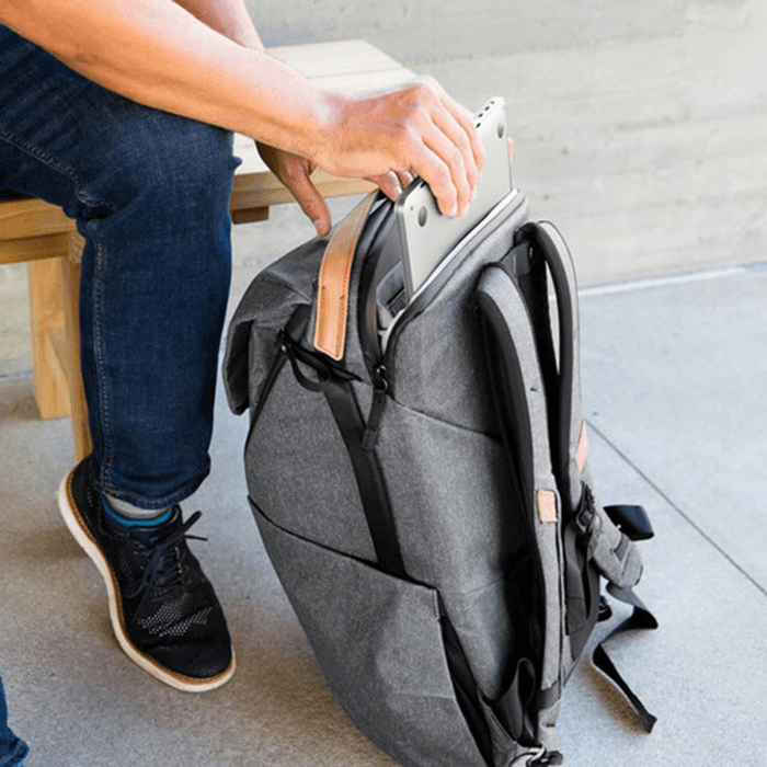Peak Design Everyday Backpack laptop compartment