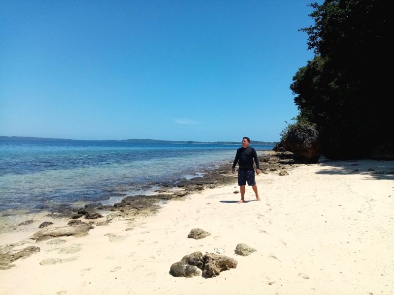 Anawan Island Burdeos