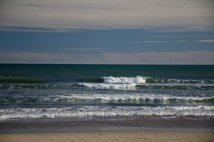 Photo of waves at the seashore shot using a polariser filter.