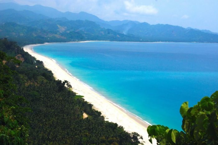 Dinadiawan Beach