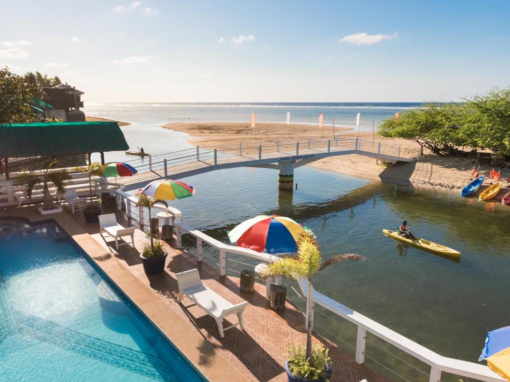 Punta Riviera Resort 
