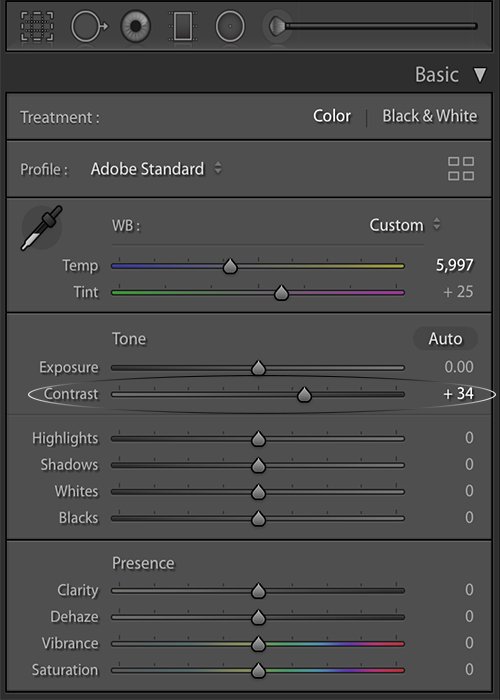 Adjusting the contrast slider in the basic panel of the develop module